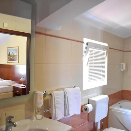 Room In Bb - Villa Riva Accommodation 마카르스카