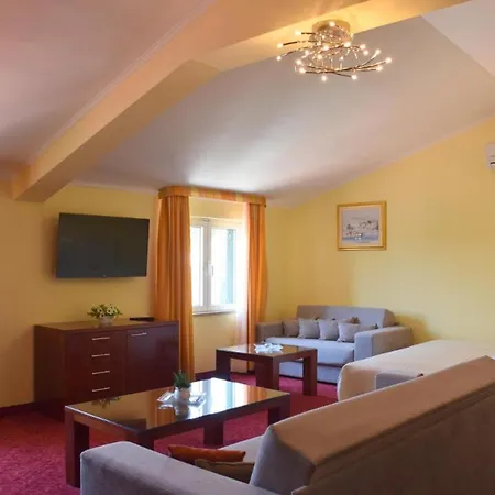 Room In Bb - Villa Riva Accommodation 게스트하우스