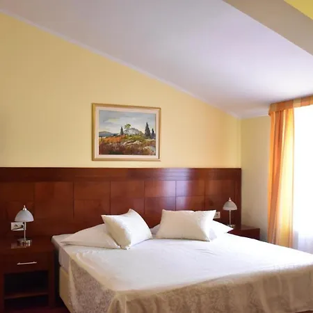 Room In Bb - Villa Riva Accommodation 게스트하우스 마카르스카