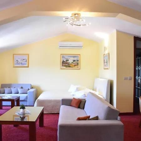 Room In Bb - Villa Riva Accommodation 게스트하우스 마카르스카